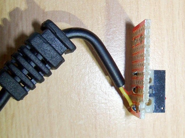 Połączenie przewodu z mikroprzełącznikiem | Pedał sustain DIY