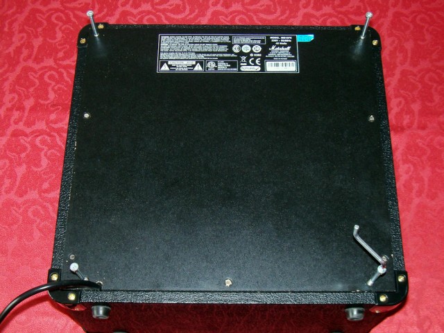 otwieranie obudowy pieca gitarowego marshall mg15fx